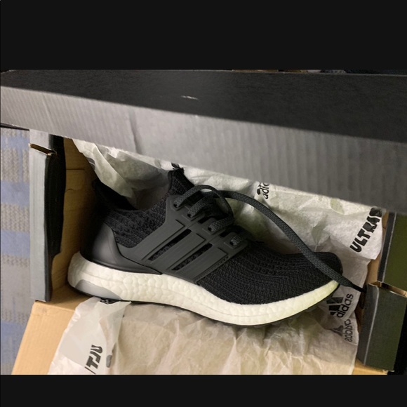Adidas Ultraboost - Picture 3 of 4
